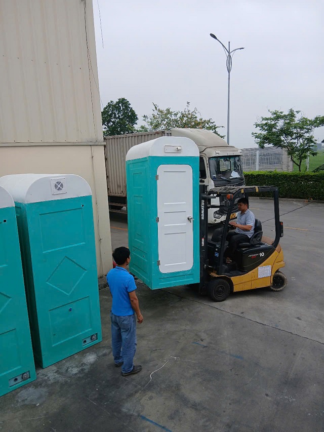 bàn giao nhà vệ sinh di động