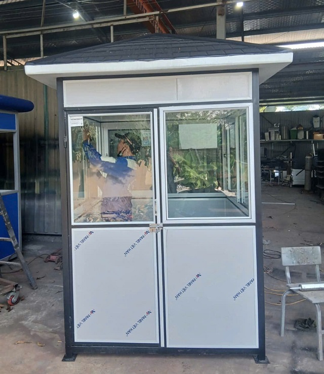 bốt bảo vệ mái nhọn