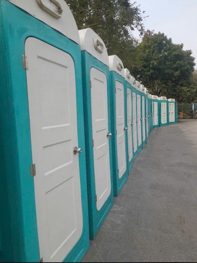 hình ảnh bàn giao nhà vệ sinh di động