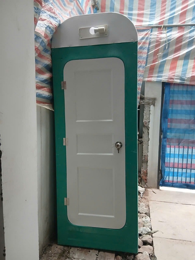 hình ảnh nhà vệ sinh di động bạch mai hà nội