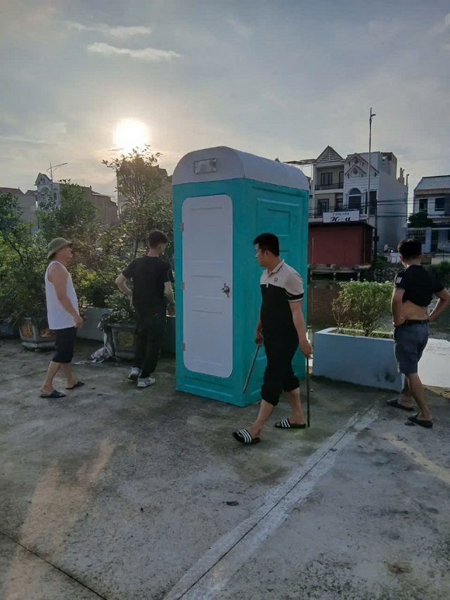 hình ảnh nhà vệ sinh mê linh
